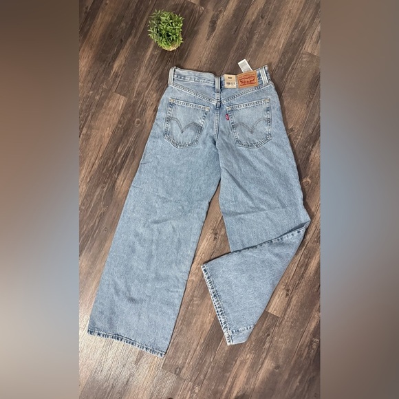 Levi's Women's Light Blue Straight Leg Jeans - Picture 4 of 4